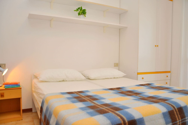 Room 5, Relaxing Seaside Flat in a Modern Residence, Venezia