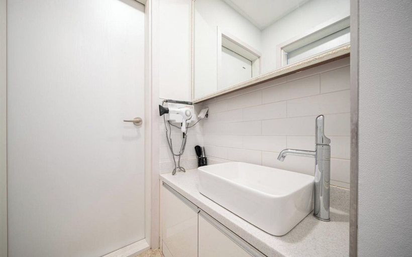 Bathroom 3, Jeonju Jungang Hanok Village Raon Hotel, Jeonju