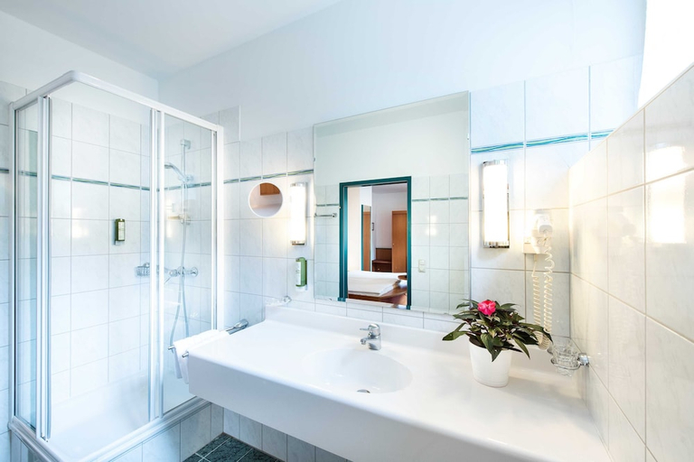 Bathroom 5, PARKHOTEL zur KLAUSE, Steyr Land