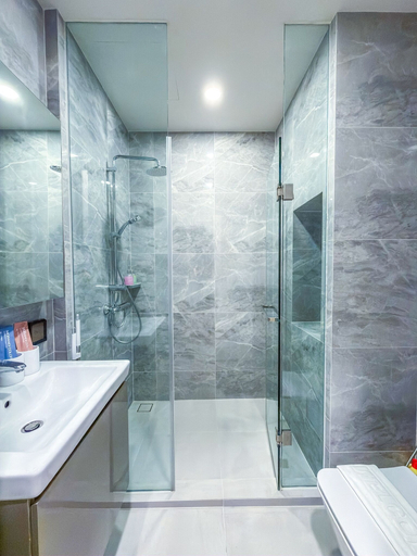 Bathroom 4, Best Siam Stay · Walk to Paragon and Centralworld, Ratchathewi