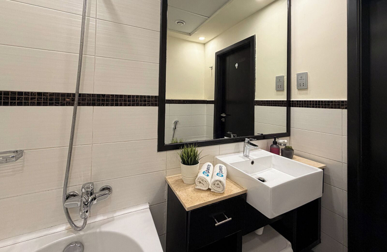 Bathroom 3, HiGuests - Sky Views , Dubai