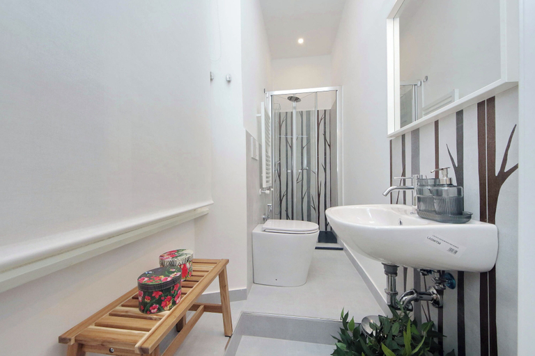 Bathroom 2, 2BR 2BA Historic Center, Metro - Comfort, Quiet, Rome