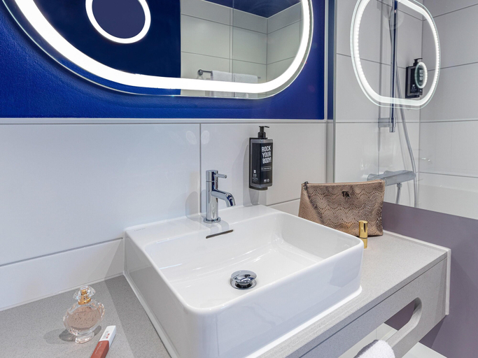 Bathroom 4, ibis Styles Munich Perlach, München