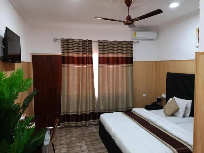 Room 1, Hans Cottage Botel, Cape Coast