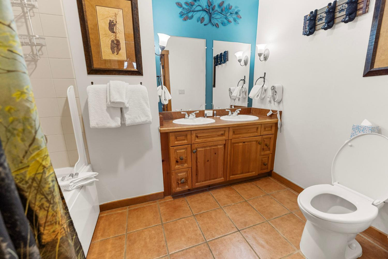 Bathroom 4, Expedition Station 8608, Summit
