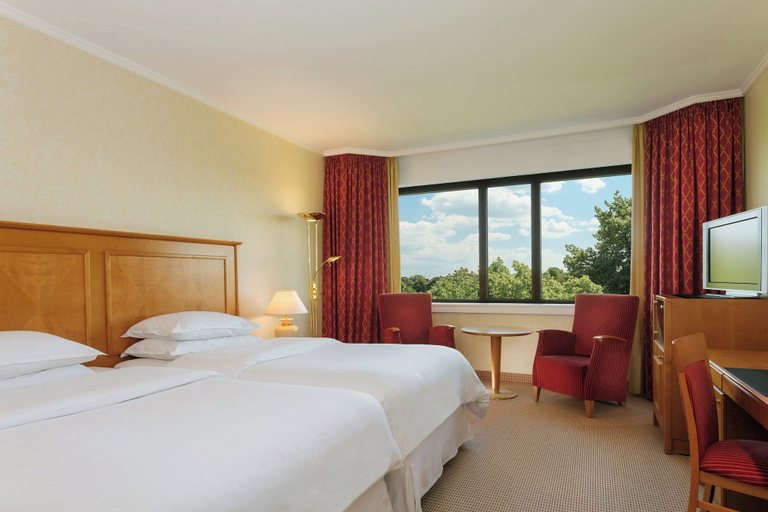 Bedroom 2, Sheraton Essen Hotel, Essen