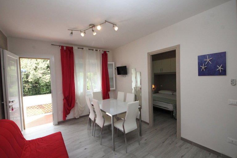 Dining room 4, Rosolina Apartment With Parking, Rovigo
