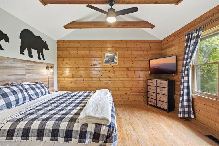 Room 2, Cedar Ridge Cabin 1 Bedroom Cabin, Sevier