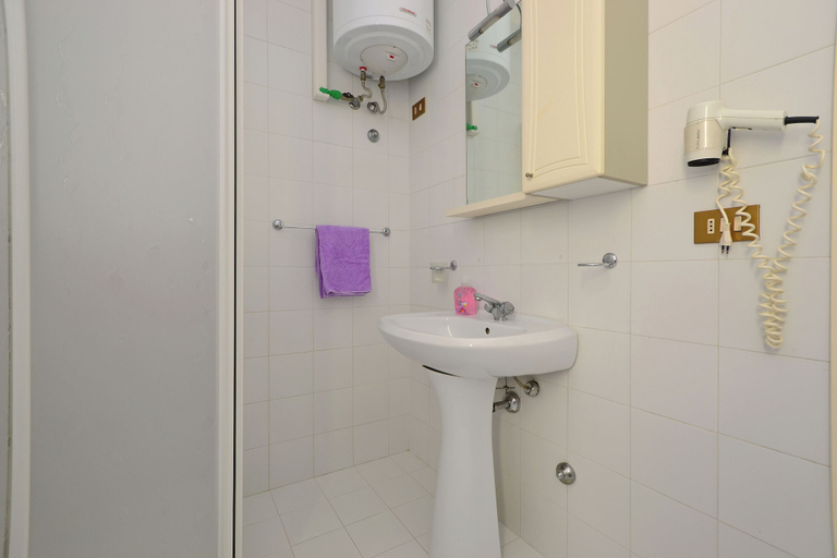 Bathroom 3, Bright Apartment With Balcony, Udine