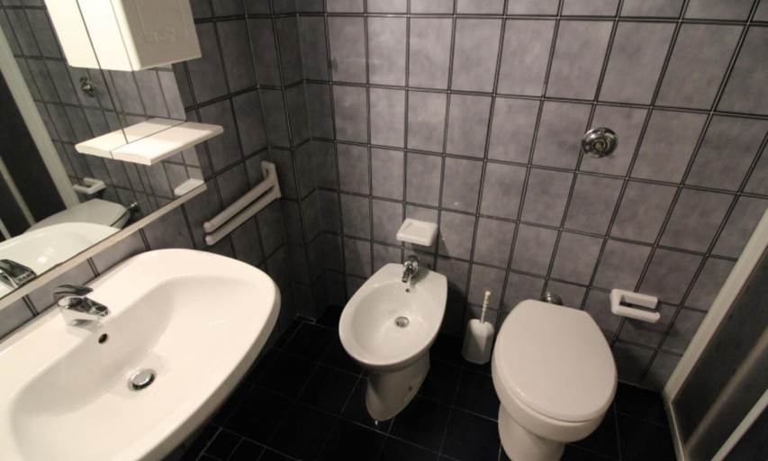 Bathroom amenities, Comfortable Flat by the Pool, Udine