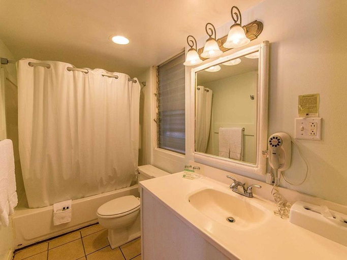 Bathroom 4, Molokai, Maui