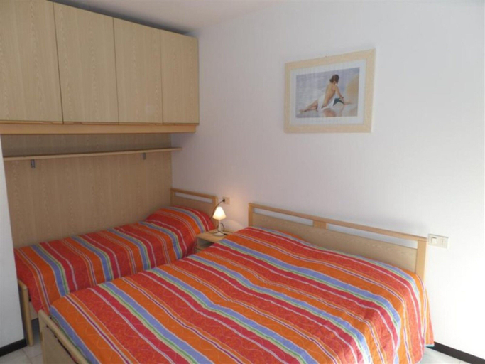 Room 5, Central Flat With Large Balcony in Bibione, Venezia