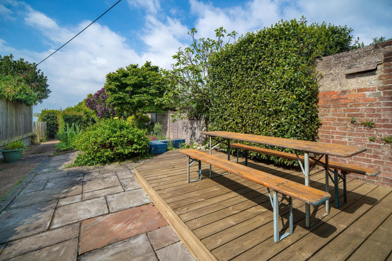 Room 5, Lily Cottage Charming Gurnard Retreat by the Sea, Isle of Wight