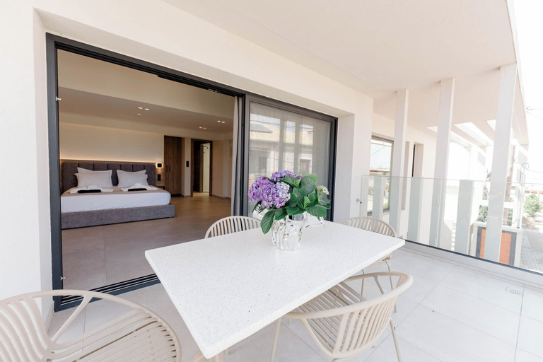 Room 2, Aetheria North, West Greece