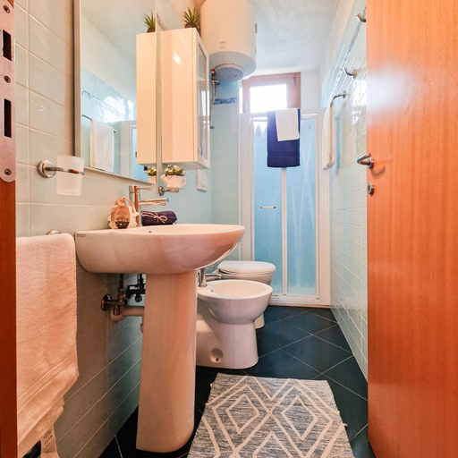 Bathroom, Colorful Modern Flat Next to the Beach, Venezia