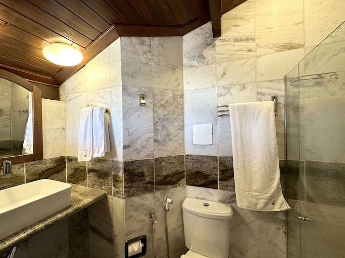 Bathroom 4, Hotel Catharina Paraguaçu, Salvador