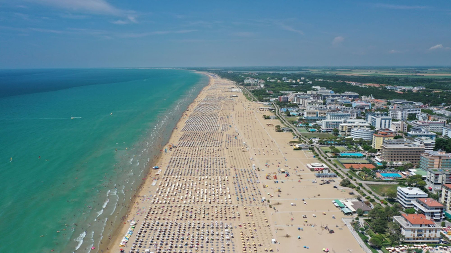 Beach 5, Welcoming Accommodation in Bibione, Venezia