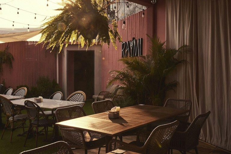 Food & Drinks 5, Rema residence China town Main Road, Samphantawong