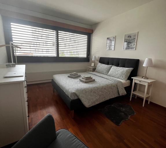 Room 5, Lugano City Apartment in Cassarate Facing the Lake, 5min From the Centre, Lugano