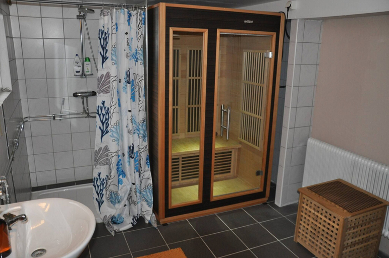 Bathroom 3, Apartment Linné Hotel & Guest House Björkelund, Älmhult