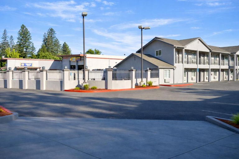 Exterior & Views 2, Fairview Inn & Suites, Sonoma