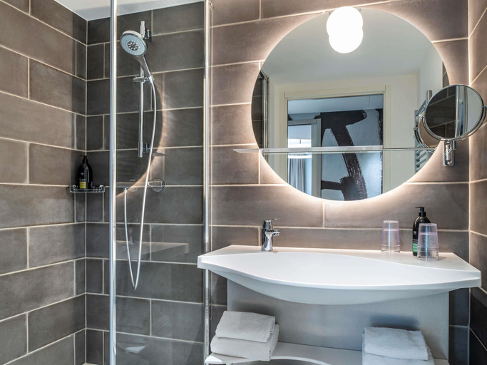 Bathroom 5, Aparthotel Adagio Paris Nation, Paris