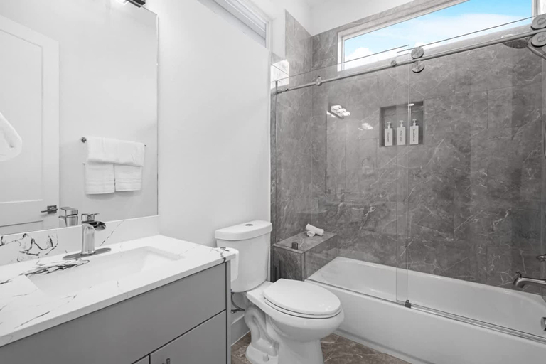 Room 3, Perfect Houston Group Stay for 12 With 6 Beds 6 Baths, Houston
