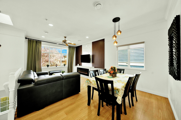 Living room 3, Three Bedroom Home Near YVR and Skytrain, Downtown Vancouver, Greater Vancouver