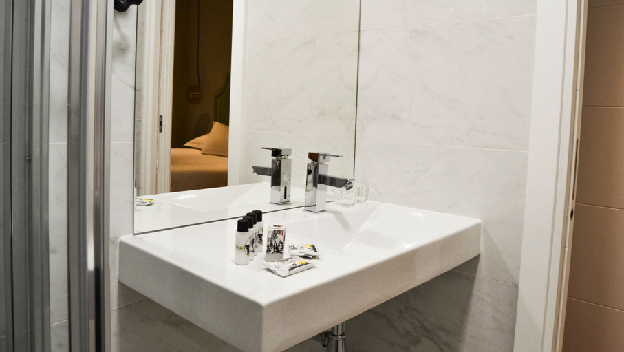 Bathroom 4, Bairro Alto Suites, Lisbon