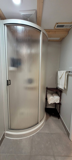 Bathroom 2, Peaceful Oasis Private Basement Suite With Queen Bed & Full Kitchen, Le Centre-de-la-Mauricie