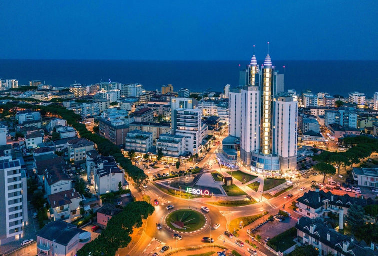 Aerial view, Seaside apartment with balcony, Venezia