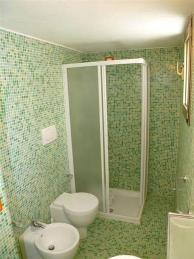 Bathroom 5, Seafront Flat With Covered Patio, Venezia
