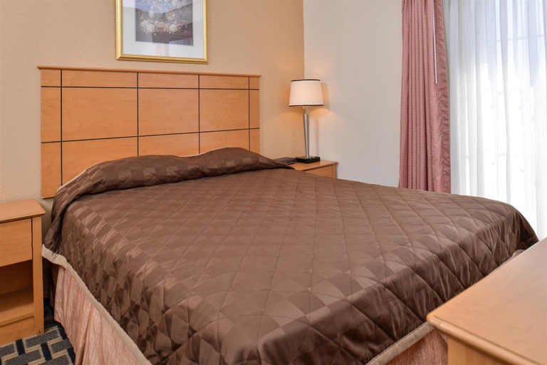 Bedroom 2, Americas Best Value Inn and Suites St. Cloud, Benton