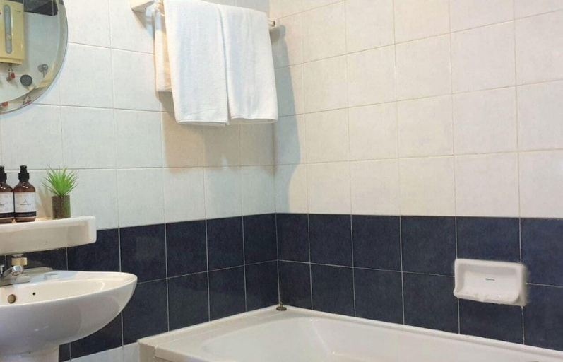 Bathroom 4, United Tower Thonglor by Aspira, Wattana