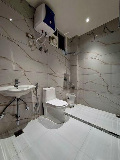 Bathroom 4, Hotel Satyaki Orchid, Reasi