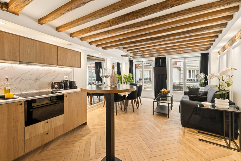 2, 2BDR 5P apartment au centre de Paris in downtown Paris, Paris