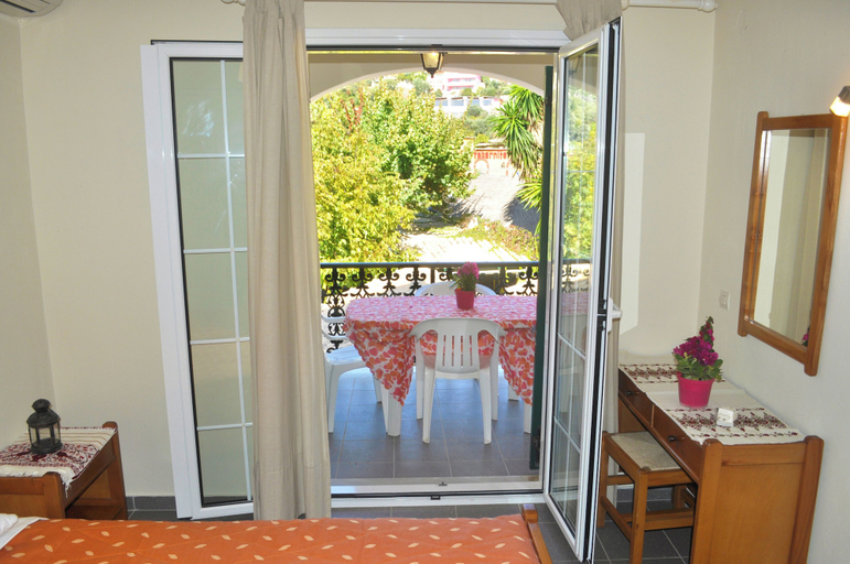 Others 4, Holiday Apartments "yannis" on Agios Gordios Beach in Corfu, Ionian Islands
