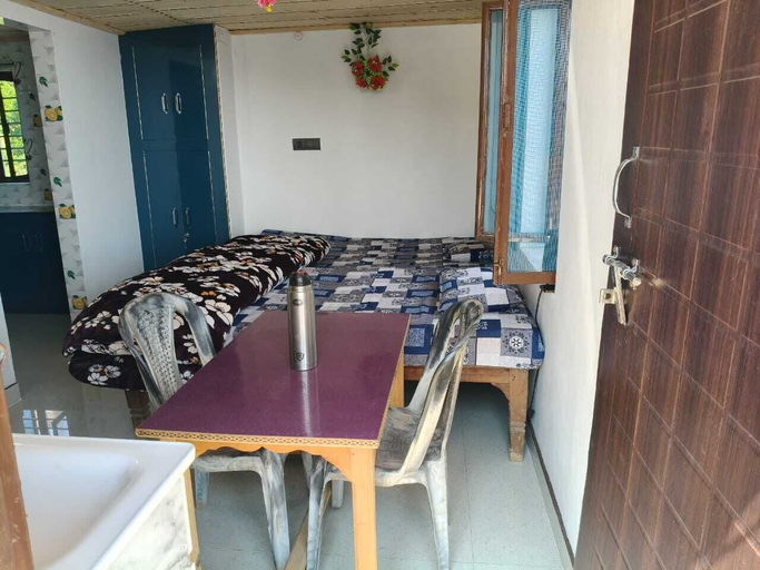 Room 4, Hilans Basera 2Km forest walk from road, Tehri Garhwal
