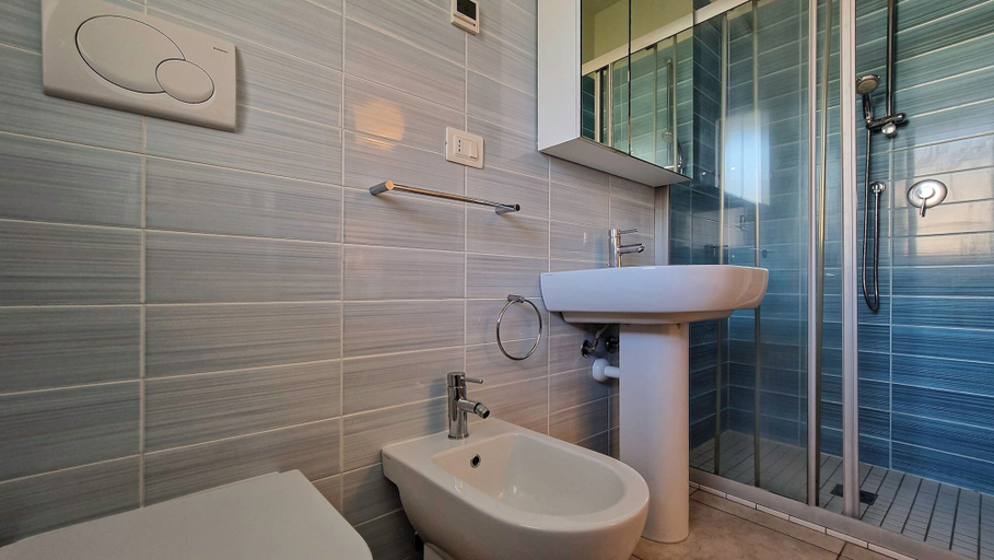 Bathroom 5, Lovely Apartment With Solarium and Swimming Pool, Venezia