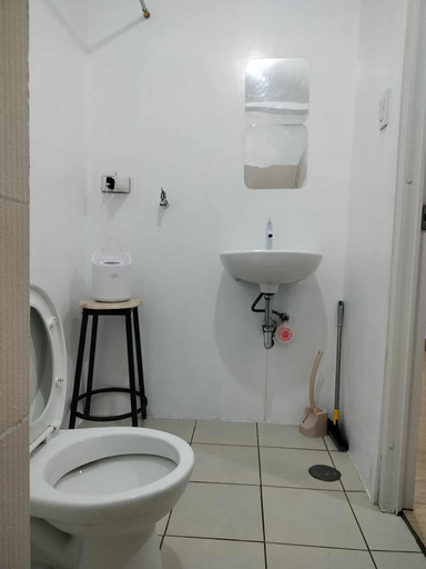 Bathroom 5, Tum's Mplace Staycation 5th Floor Tower D, Quezon City