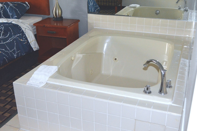 Bathroom 3, Americas Best Value Inn and Suites St. Cloud, Benton
