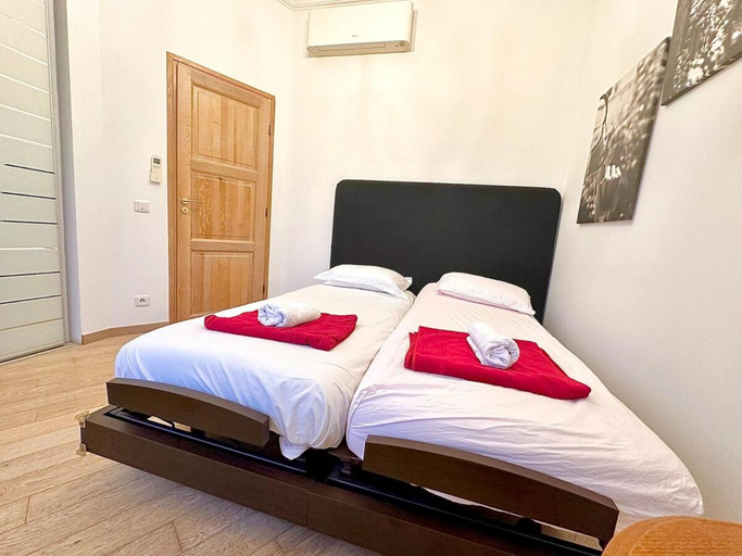 Bedroom 2, 3 pièces 100m2 balcon centre juan 2 pas des plages, Alpes-Maritimes
