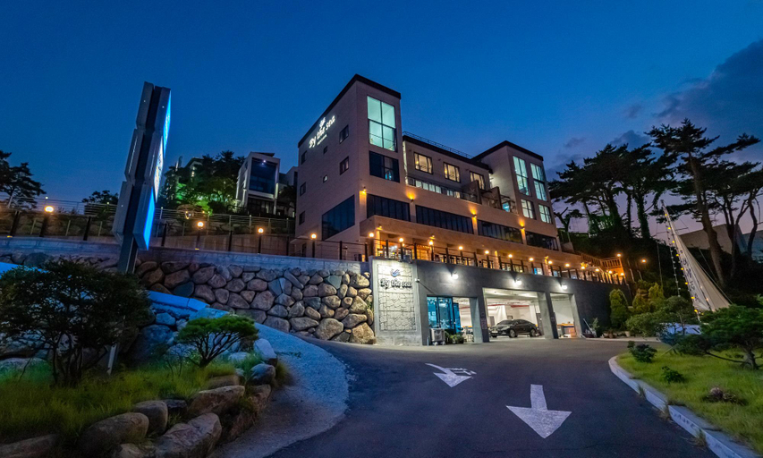 Exterior & Views 4, Tongyeong By the See Spa Pension, Tongyeong