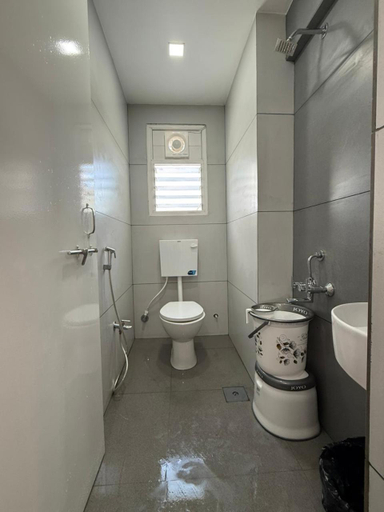 Bathroom 5, Chandralok Service Apartments, Kolhapur