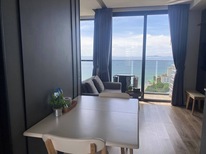 Balcony 2, Breathtaking Sea View Best Stay, Pattaya