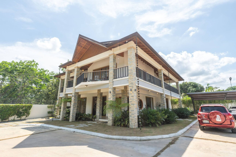 Parking 4, La Vega Villa With Private Pool and BBQ, Concepción de la Vega