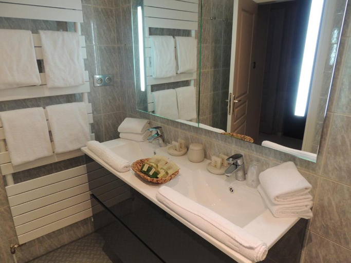 Bathroom 3, Central Hôtel et Spa, Corrèze