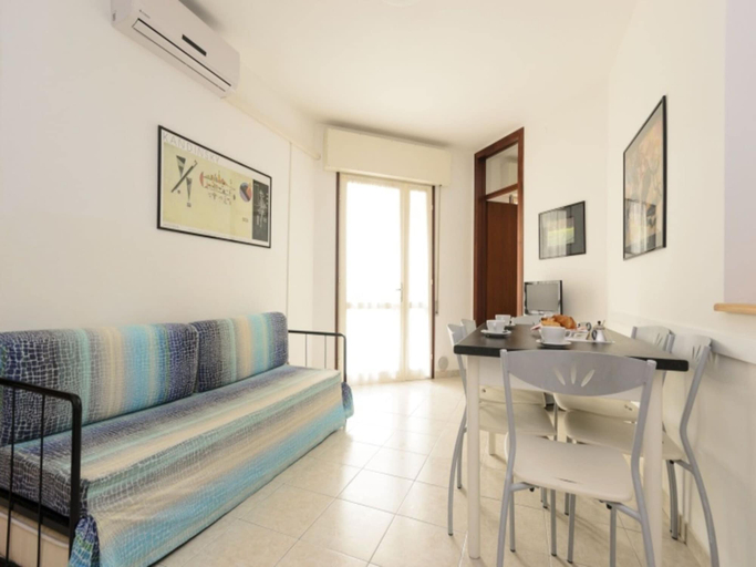 Living room, Cozy Accommodation With Shared Pool, Udine
