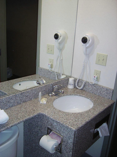 Bathroom, Parry Sound Inn & Suites, Parry Sound
