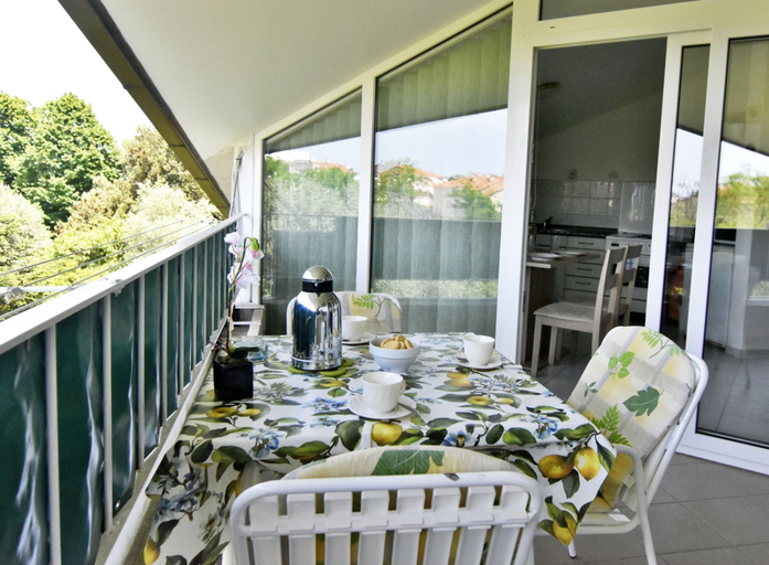 Balcony 3, Prime Location Apartment Nicely Equipped, Umag